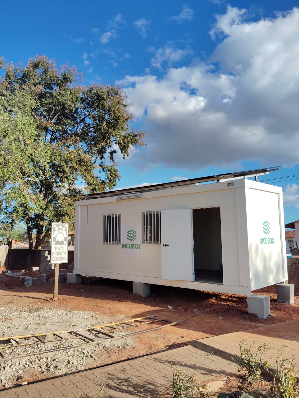 INCUBOX 2 solar-powered modular learning unit